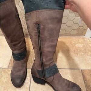Born Leather Brown and Black Women's Boots size 8